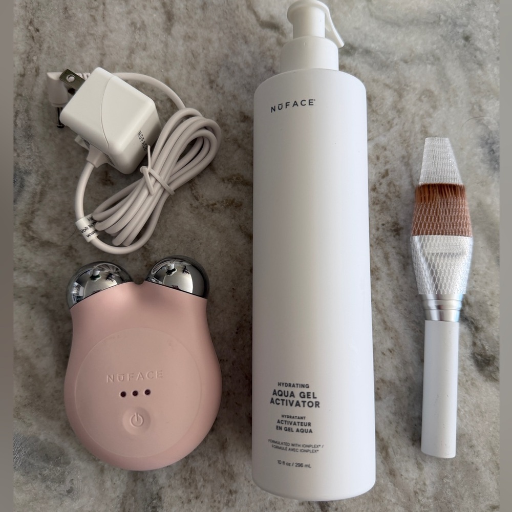 NuFace mini+ Microcurrent Facial Toning Device with Hydrating Aqua Gel Activator